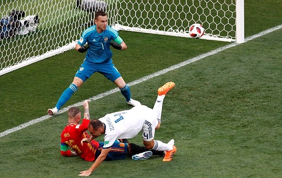 Kết quả Tây Ban Nha vs Nga: Tội đồ Pique, người hùng Akinfeev
